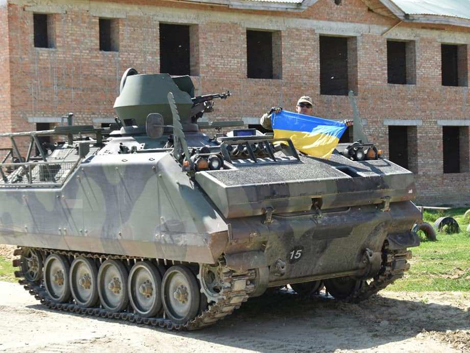 Українські військові показали, як тренуються на американських БТР