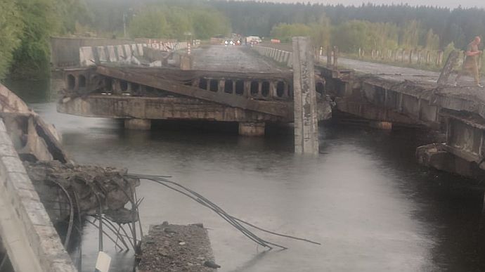 На Київщині через блискавицю зруйновано міст: одна людина загинула