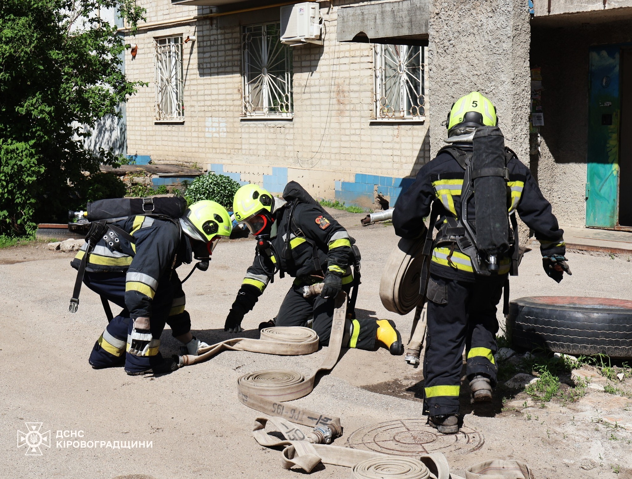 У Кропивницькому горіла багатоповерхівка: фото з пожежі