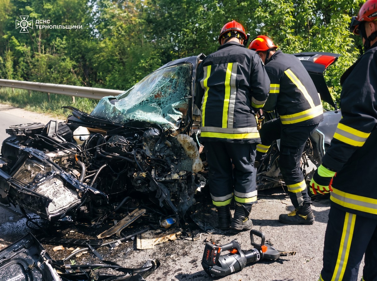 Смертельна аварія поблизу Тернополя: з'явилися фото