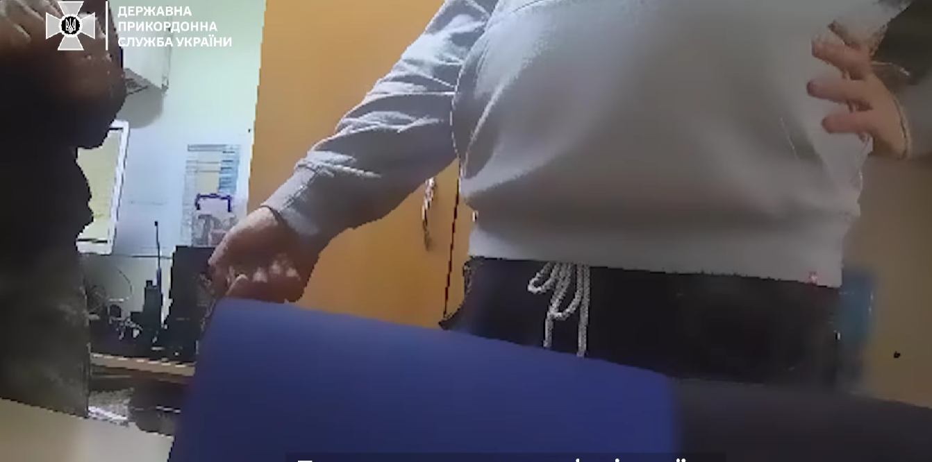 Я чисто по-людськи. На кордоні затримали ухилянта, який пропонував хабар прикордонниці