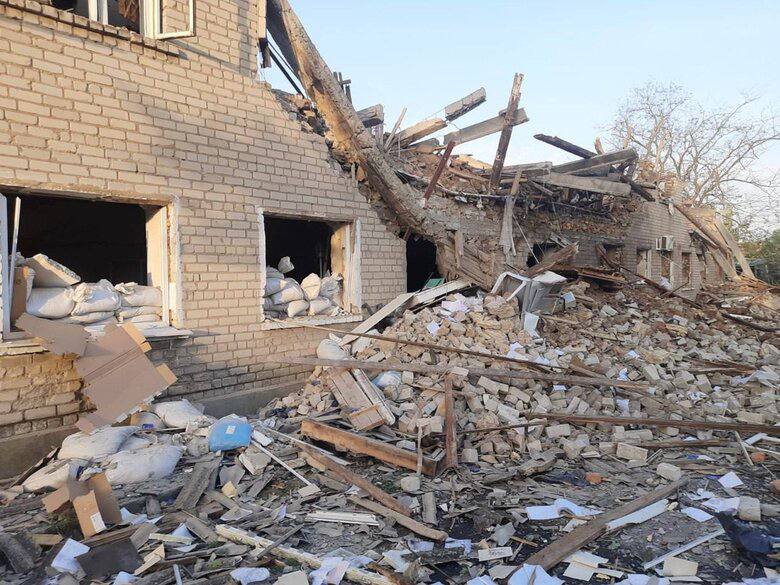 Зруйновано приватні будинки та амбулаторію: росіяни обстріляли Херсонщину