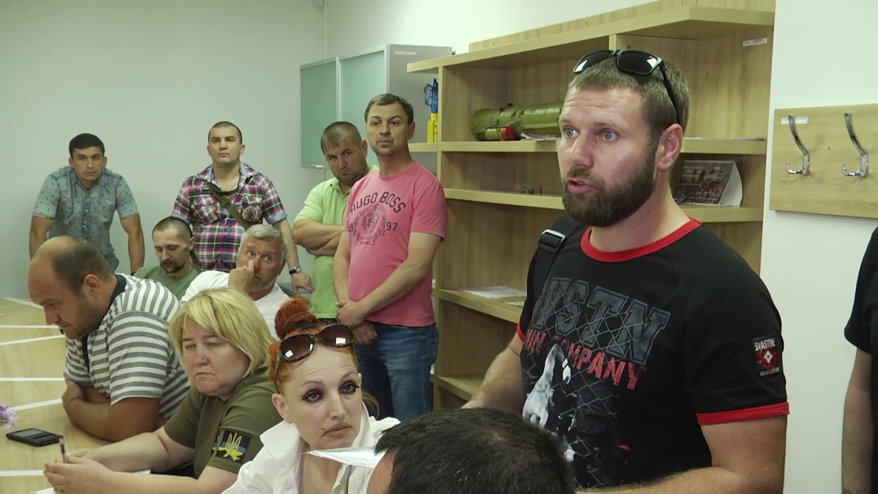 Активісти пікетували Центр надання послуг учасникам бойових дій