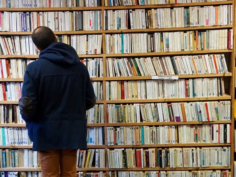 В Україні заборонили ввезення та продаж книг російських видавництв