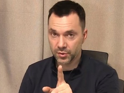 Після удару по пологовому будинку Маріуполя розпочнеться зовсім інша війна, – Арестович