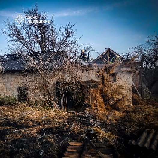 На Львівщині горіла господарська будівля (фото)