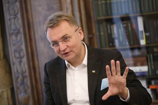 Львівський аеропорт може відновити роботу за лічені тижні: Садовий розповів про умови