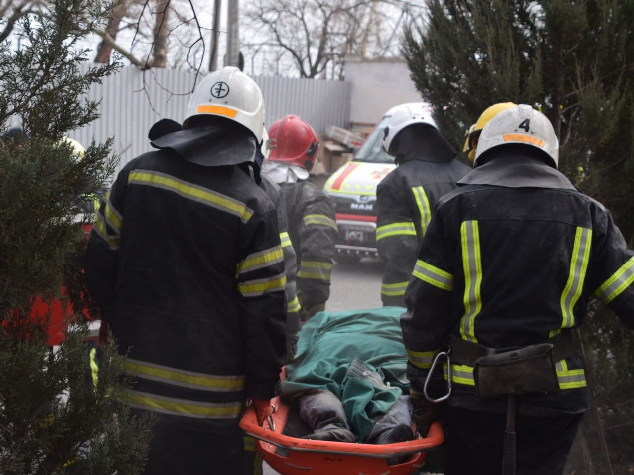 Через удар росіян по Миколаївській ОДА загинули щонайменше 12 осіб
