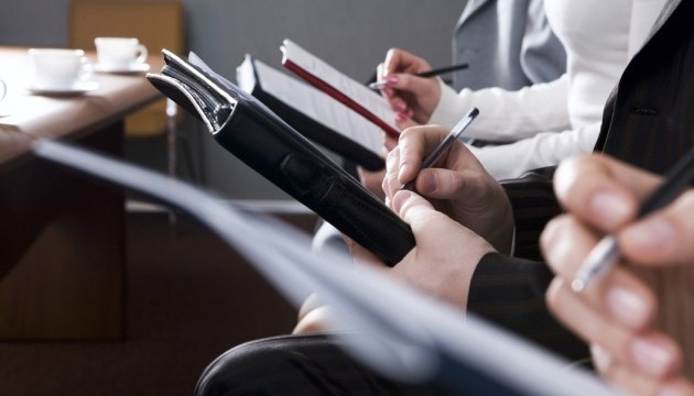 Держслужбовцям заборонили пліткувати у соцмережах