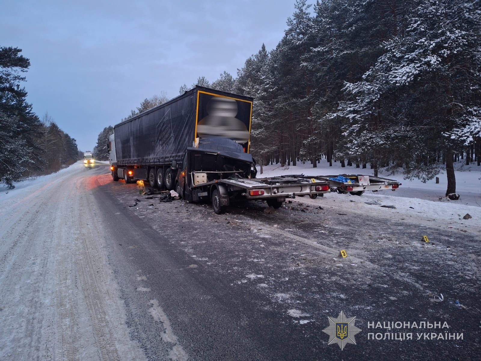 На Волині бус влетів у вантажівку: Деталі смертельної ДТП (ФОТО)