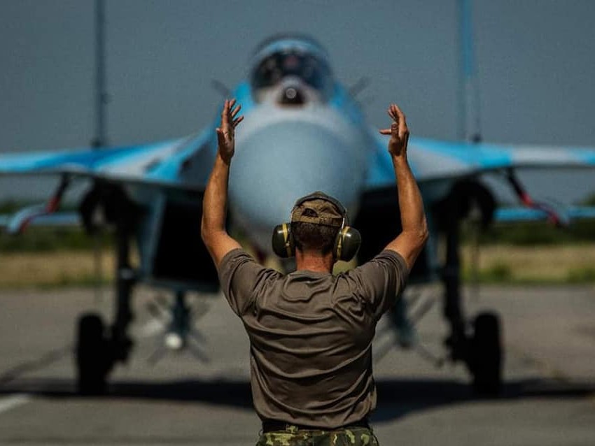 Зеленський та Залужний привітали військових Повітряних сил ЗСУ з професійним святом