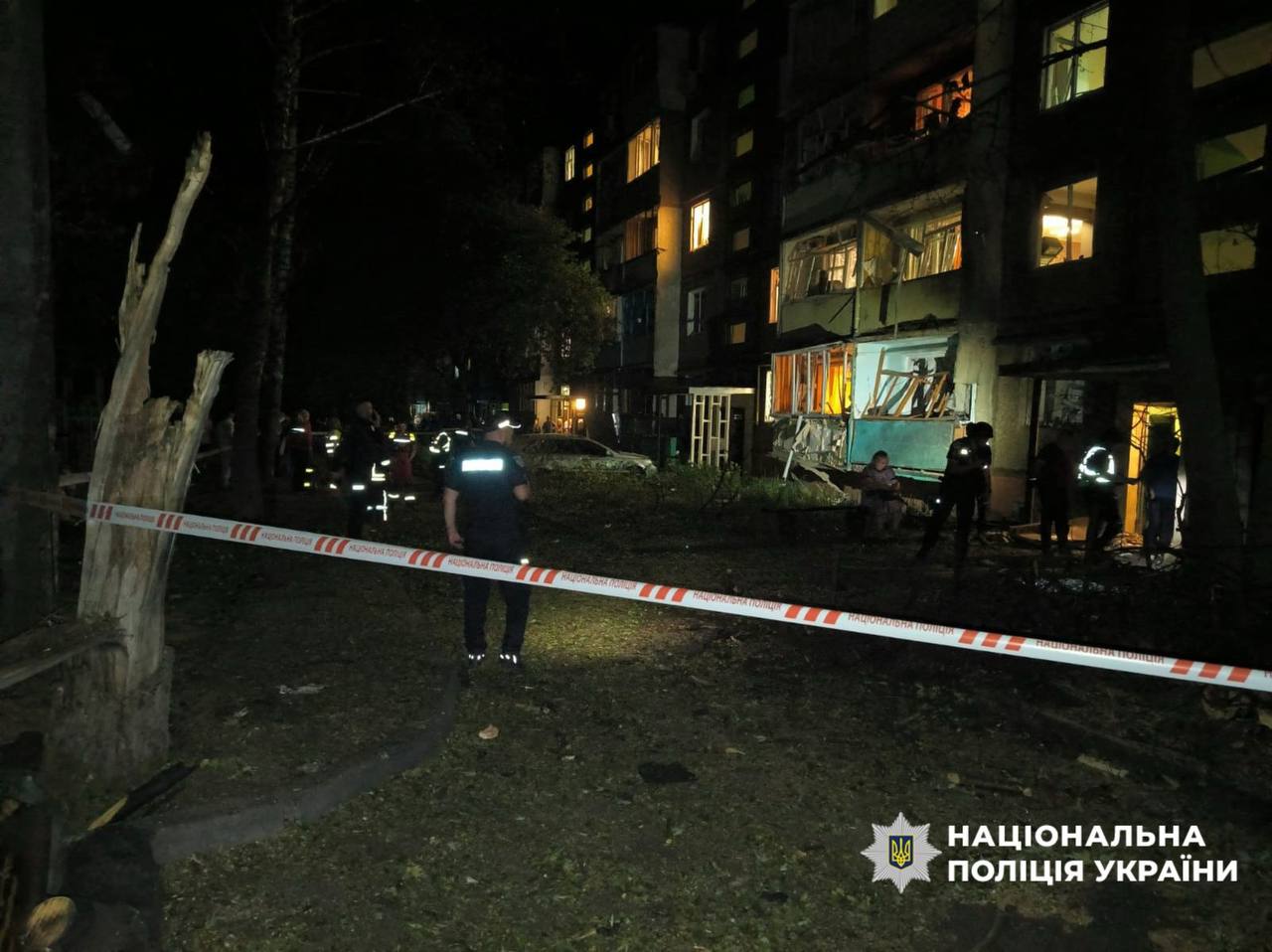 Росія вдарила ракетою по Чернігову: фото з місця вибуху