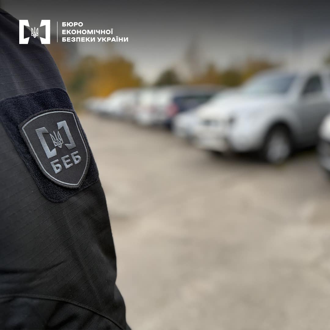 Завезли сотні авто під виглядом гуманітарки: на Львівщині викрили групу зловмисників