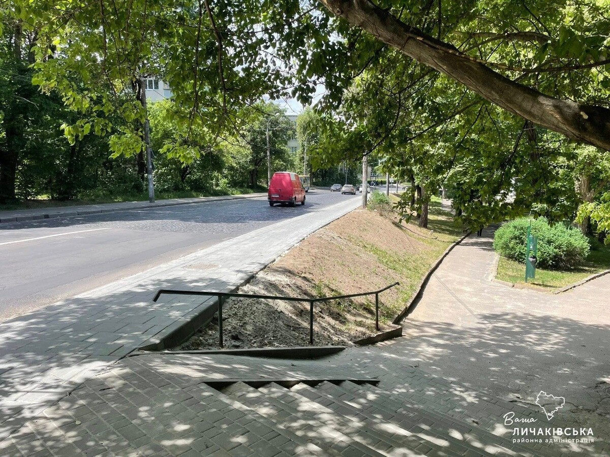 Сходи в минулому: як оновили найбільший сквер мікрорайону у Львові (фото)