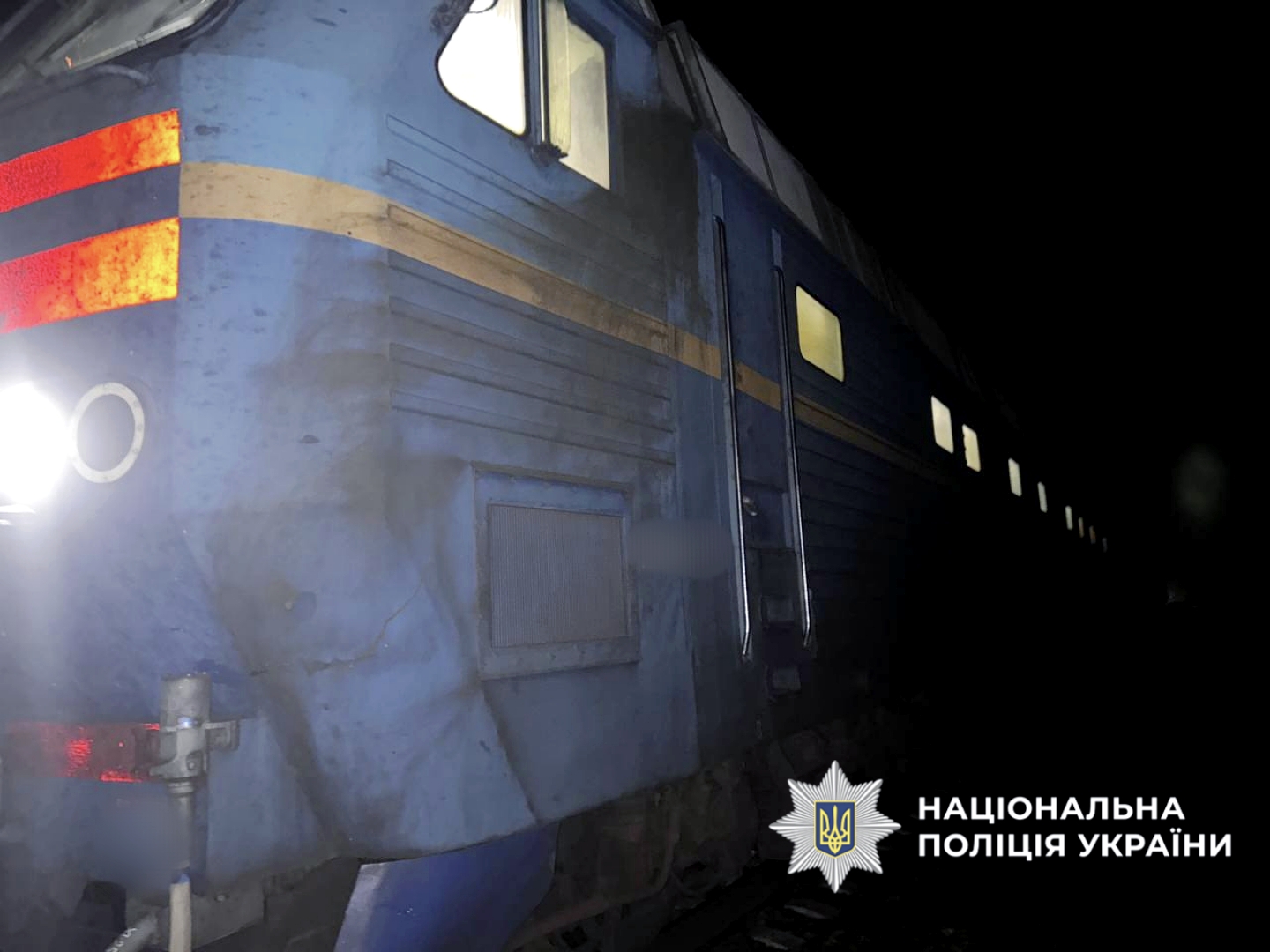 Раптово вийшла на колію і потрапила під поїзд: Деталі трагедії