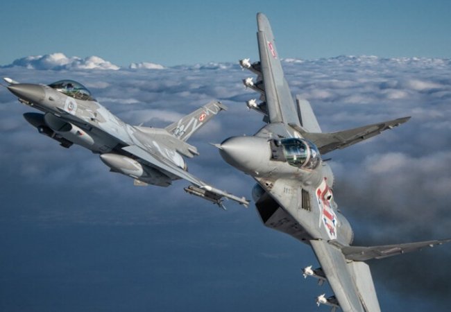 Польща підняла свою авіацію через масовану ракетну атаку на Україну