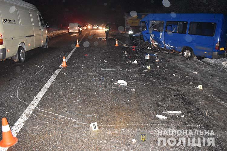 У ДТП з маршруткою під Тернополем загинули дві людини
