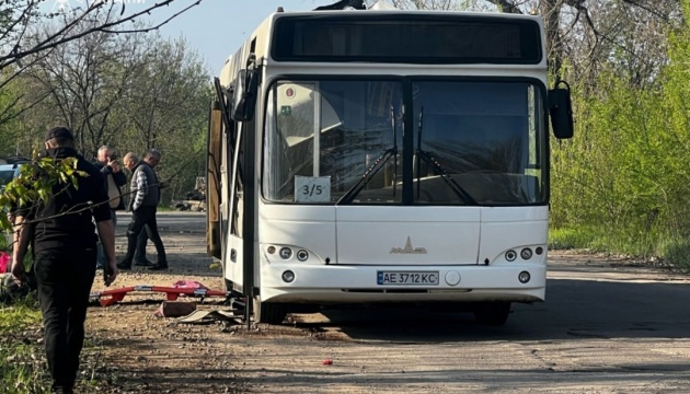 Удар дрона по автобусу в Марганці: відомо про майже пів сотні постраждалих