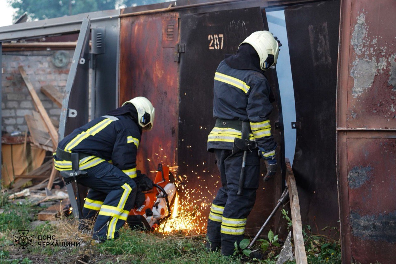 Ракетний удар по Черкасах: з'явилися нові фото з місця вибуху