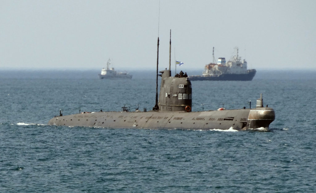 Росія блокує Чорне море чотирма кораблями та підводним човном з ракетами