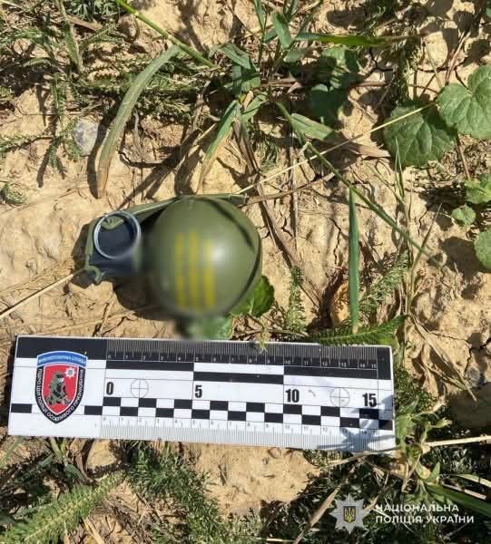 Граната посеред вулиці у Львові: з'явилося перше фото