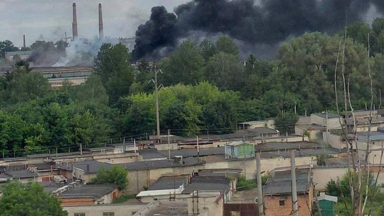Дим на пів міста: у Тернополі вранці вирувала сильна пожежа