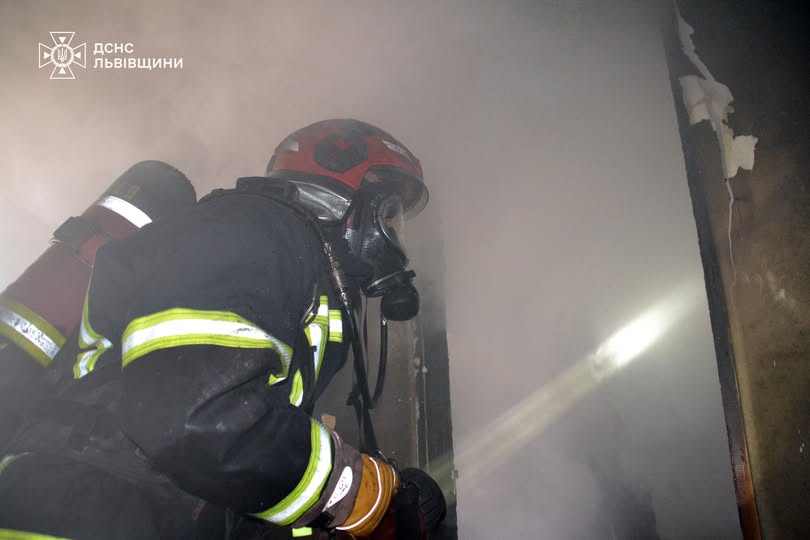 На Львівщині горів житловий будинок (фото)