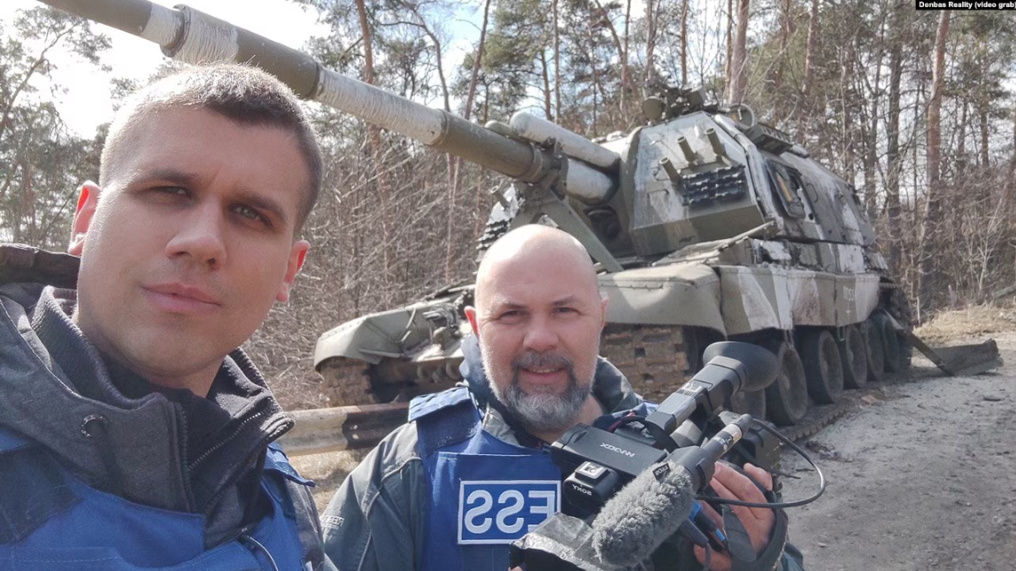 Знімальна група українських журналістів потрапила під ворожий обстріл