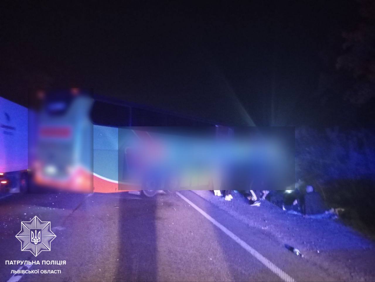 Біля Львова сталася масштабна ДТП: загиблі і десятки травмованих. Моторошні кадри