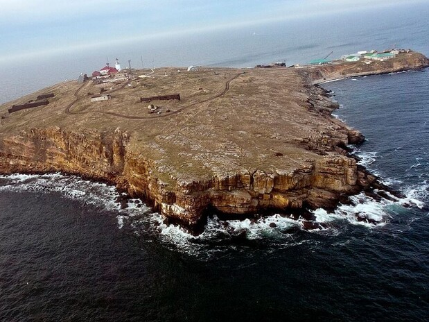 РФ обстрілює Зміїний, щоб продемонструвати силу в морі, – розвідка Британії