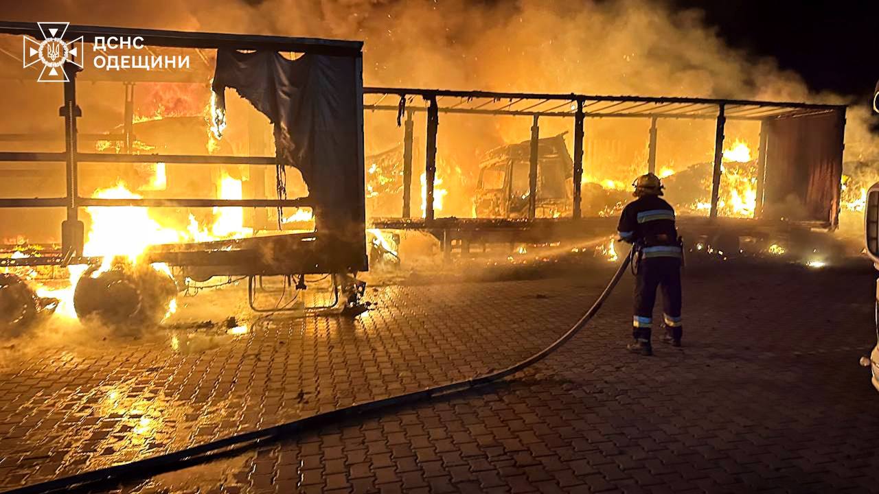 Вночі ворог обстріляв Одещину. Є постраждалі