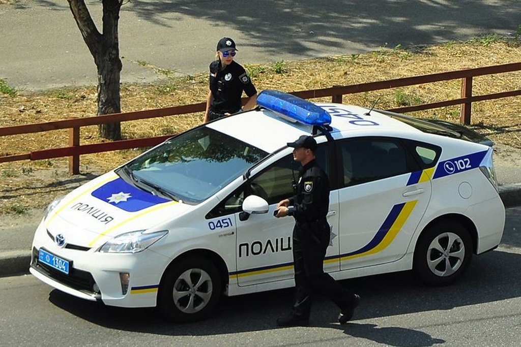 Встановлено особу жінки, яка принесла вибухівку до райвідділу поліції на Одещині