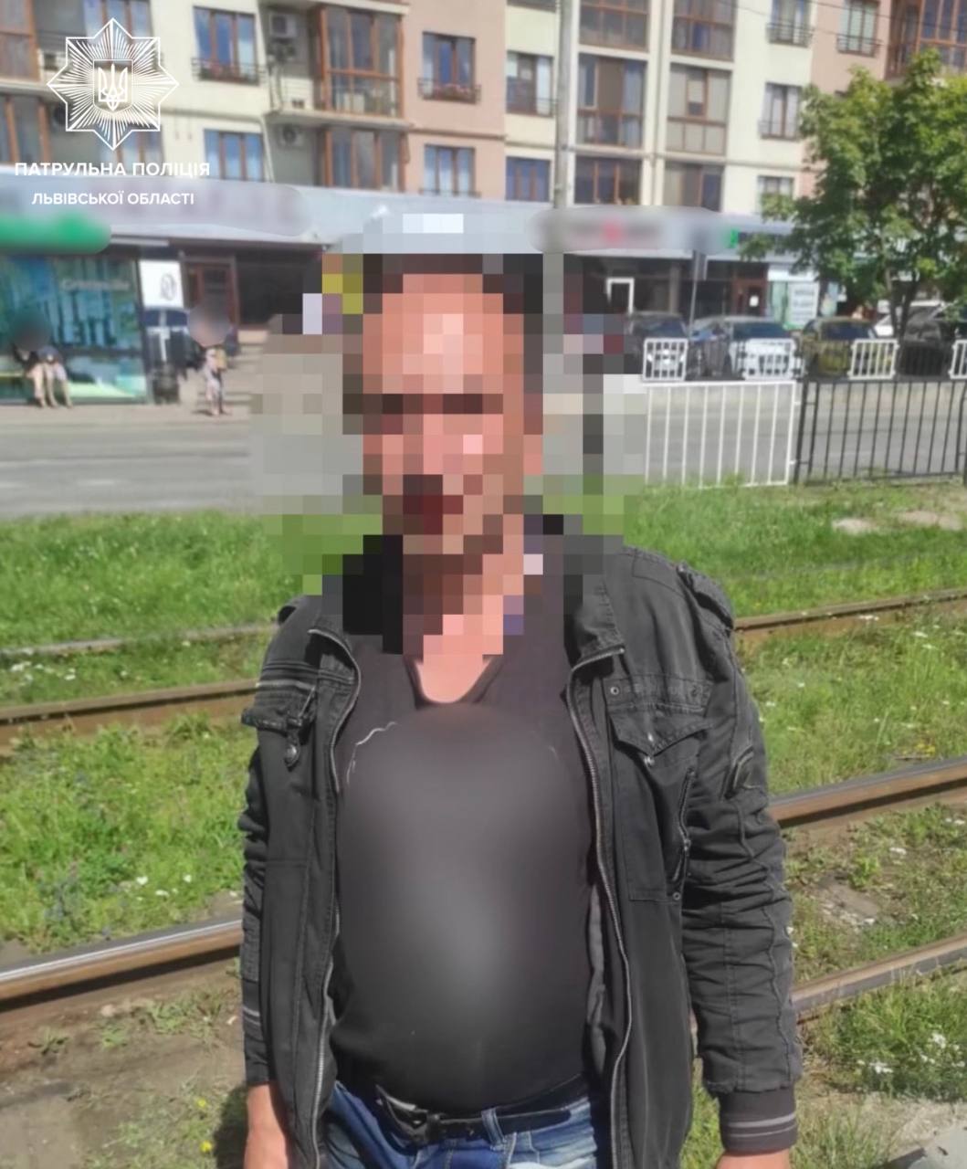 У Львові чоловік побив двох дівчат-підлітків. Намагався затягнути в кущі