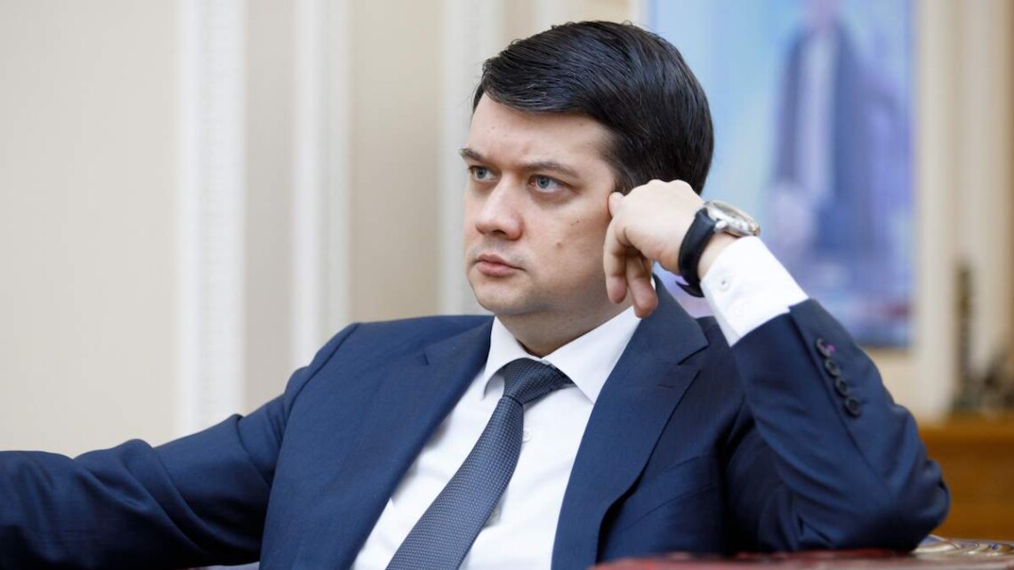 "Слуги" збирають підписи за відставку Разумкова
