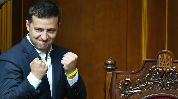 Зеленський дав добу на повернення депутатам і олігархам, які виїхали з України