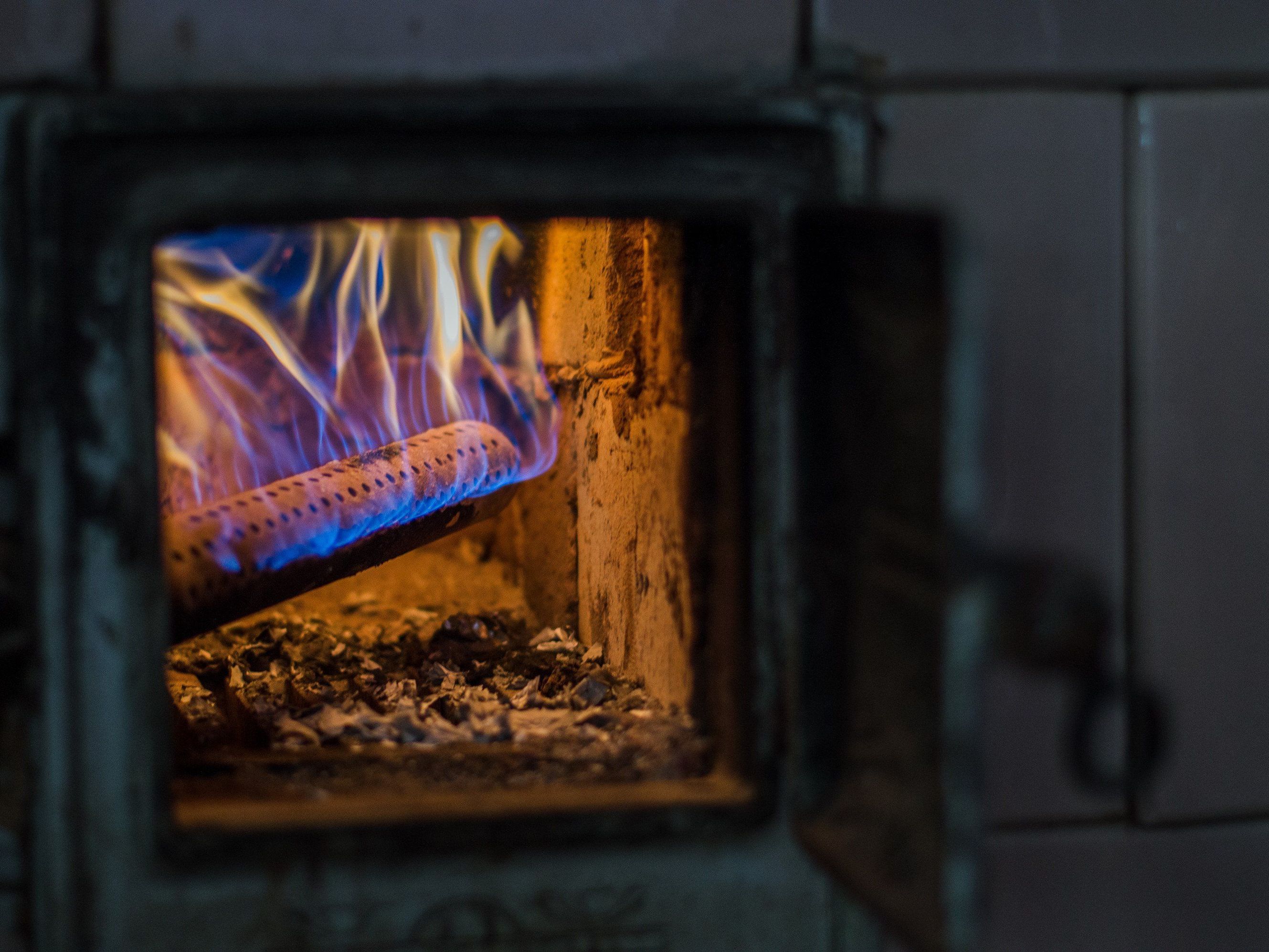 На Львівщині двоє людей отруїлися чадним газом у приватному будинку