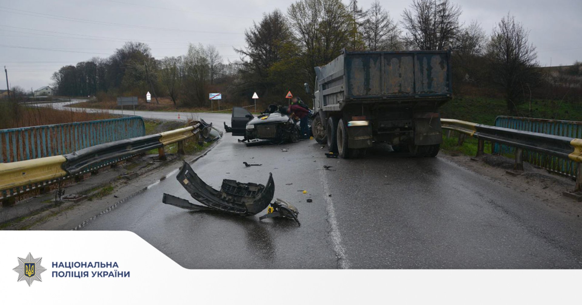 На Львівщині в аварії загинув молодий військовий: фото автотрощі
