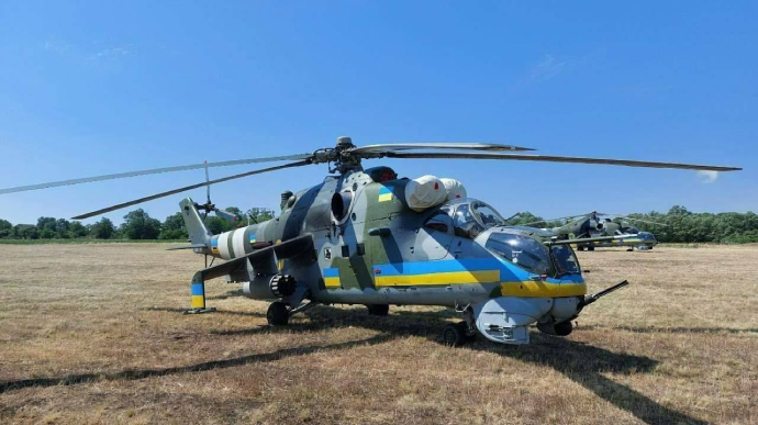 Уперше показали гелікоптери, які Україна отримала від Чехії