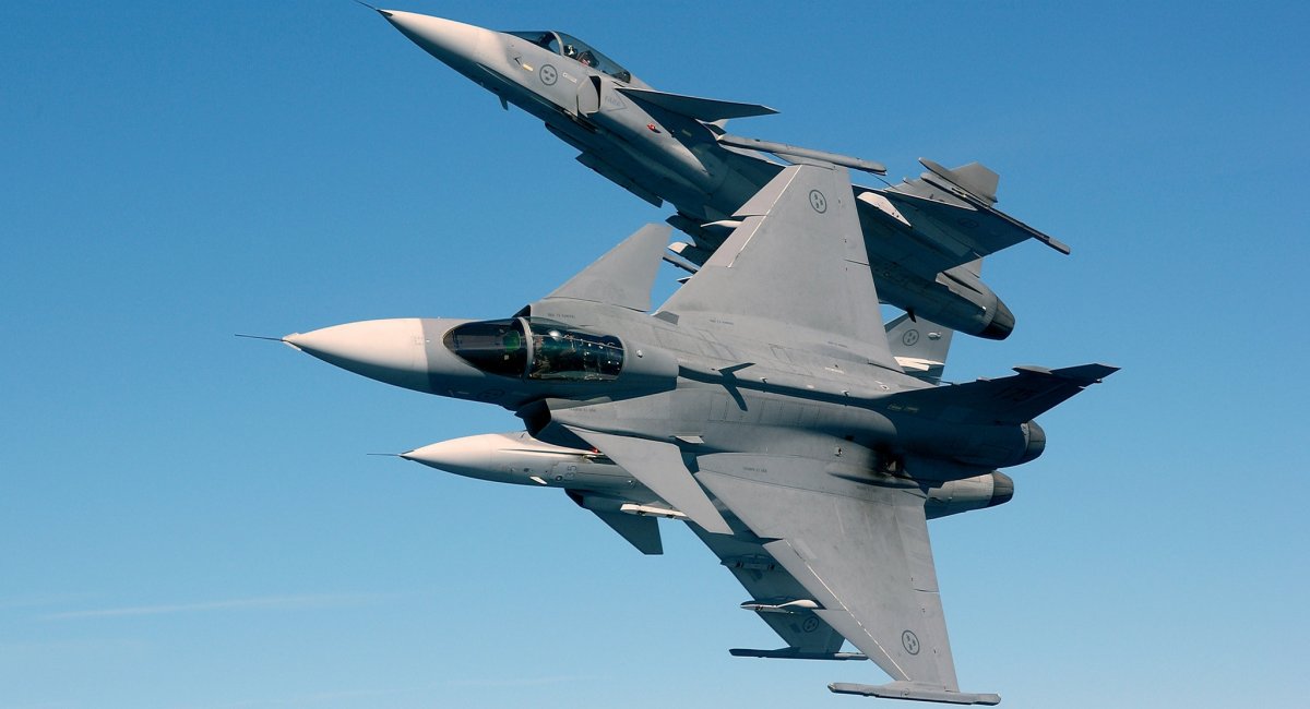 Українські пілоти завершили ознайомче навчання на шведських винищувачах Gripen