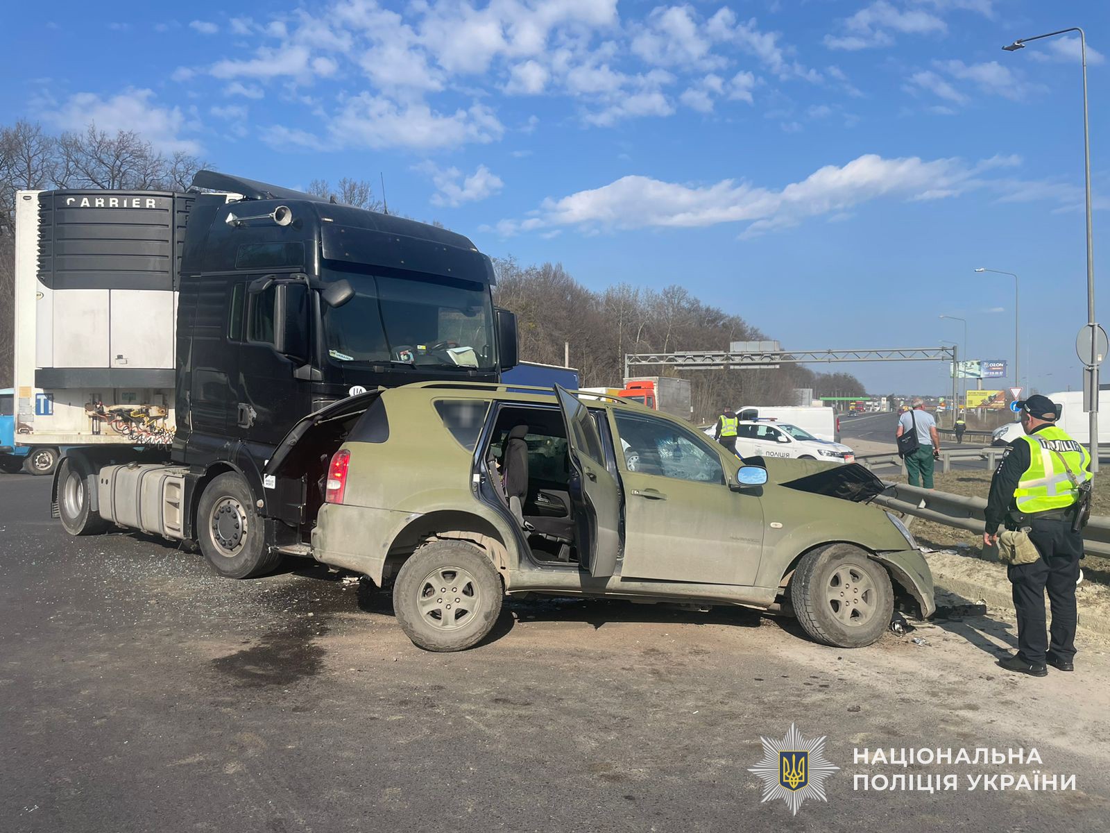 Стали відомі подробиці ДТП біля Львова, у якій загинув військовий (фото)