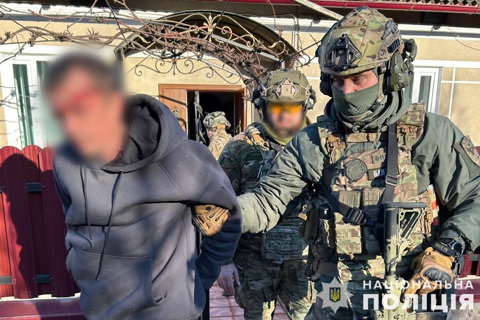 На Тернопільщині син погрожував матері підірвати її гранатою (фото)