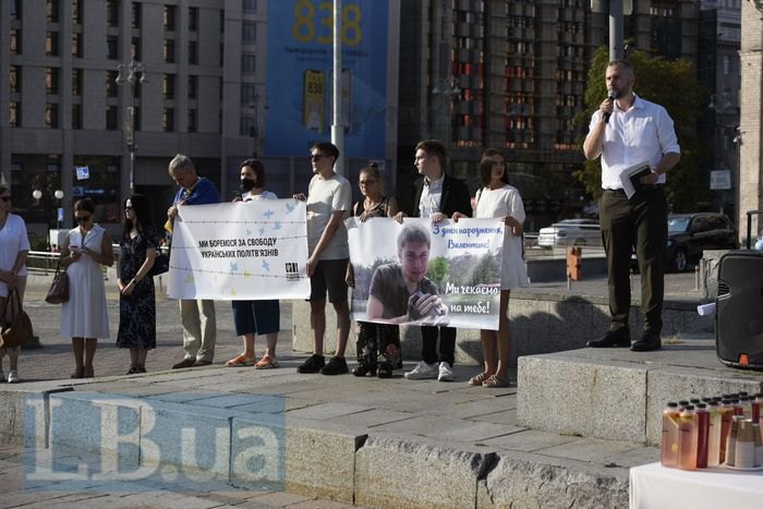 У Києві активісти привітали кримського політв'язня Вигівського з уродинами