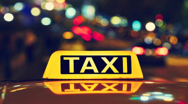 Два сервіси таксі підвищують тарифи. Скільки доведеться платити