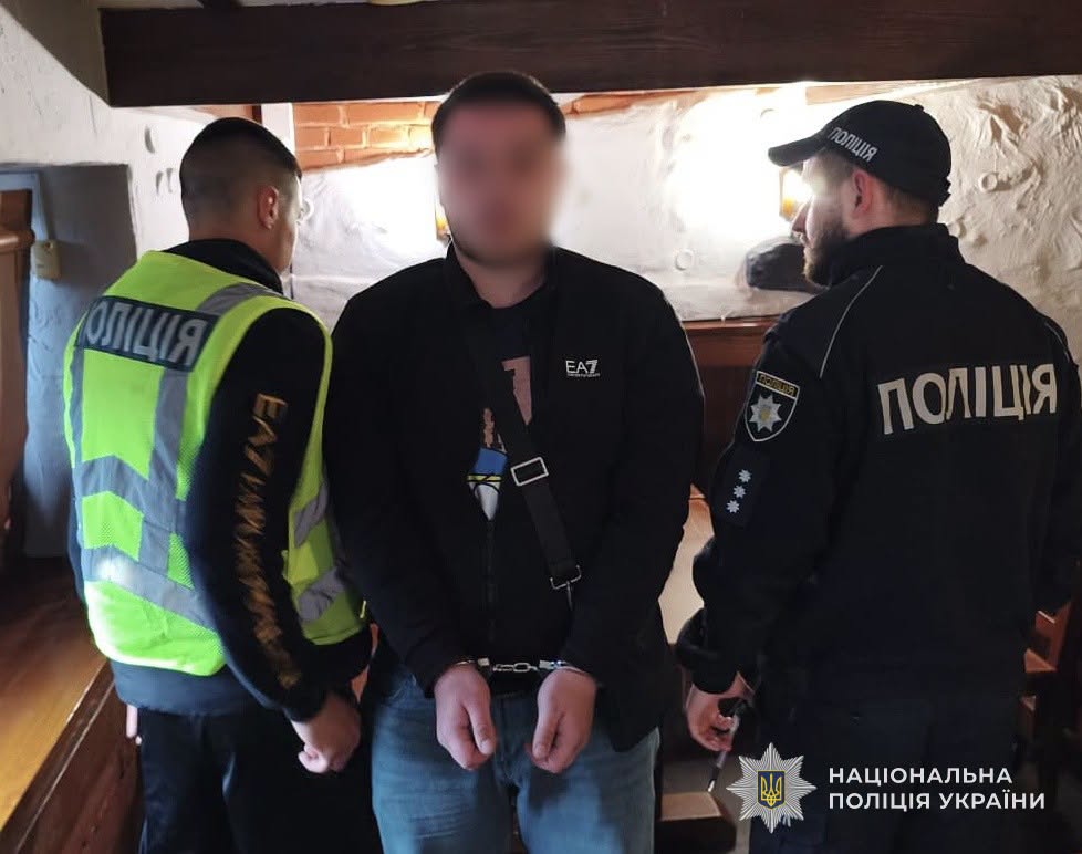 Затримали під час передачі грошей: на Львівщині судитимуть рекетира-початківця