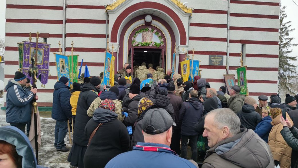 На Буковині представники УПЦ МП не пускала до церкви вірян відспівати загиблого воїна