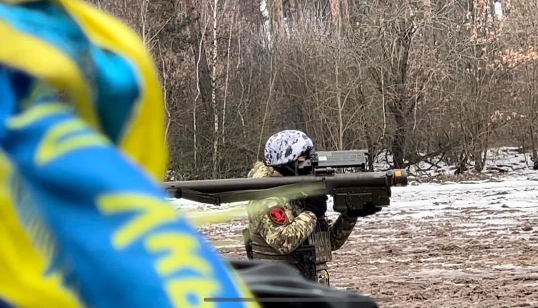 Росіяни втратили понад 700 військових, гелікоптер і десятки одиниць різної техніки