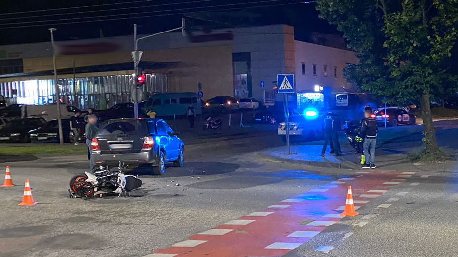 У Львові автомобіль «KIA» зіткнувся з мотоциклом «Ямаха». Постраждав мотоцикліст