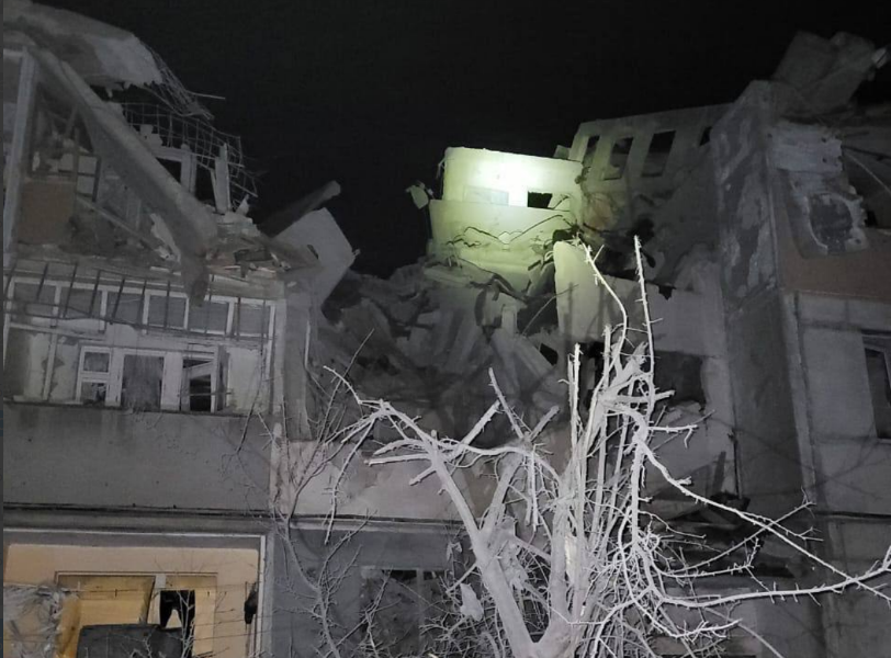 Нічна атака «шахедами» та ракетами: де в Україні є руйнування та постраждалі