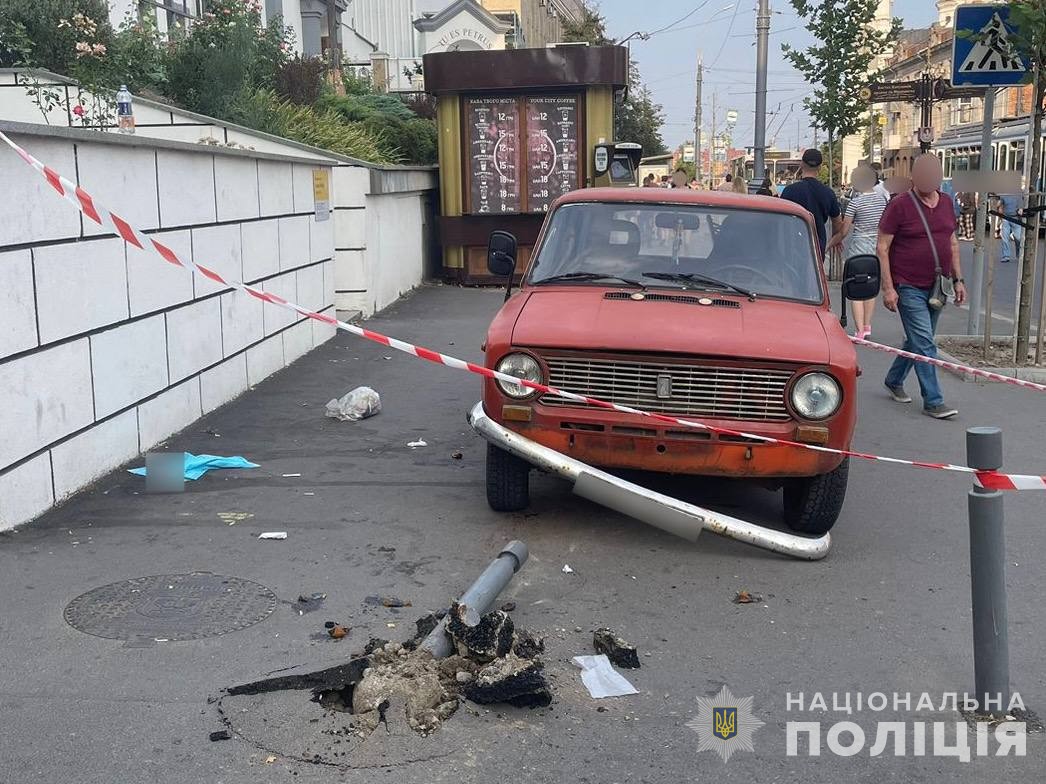У Вінниці машина без водія збила пенсіонерку