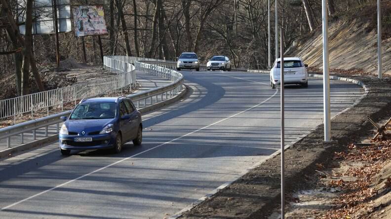 На виїзді зі Львова запровадять реверсний рух: можливі затори
